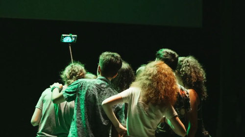 SELFI. Tener 12 años en la sociedad del espectáculo