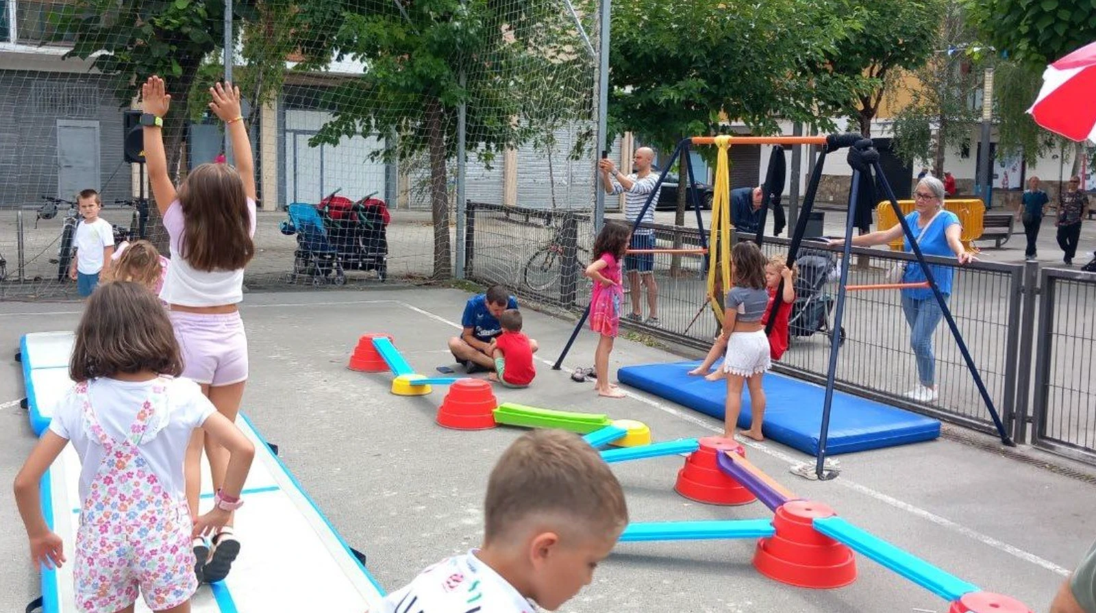 Zirkugintza: Zirku tailer irekia / Taller abierto de circo