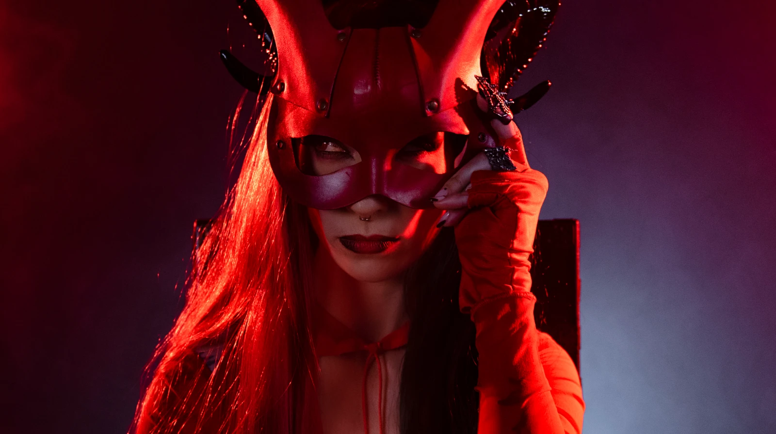 She Is A Devil en concierto