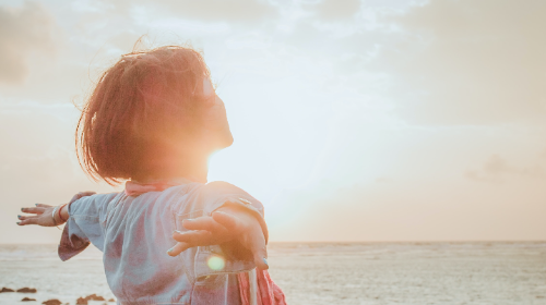 El autoconocimiento como camino a la salud, navegando entre la psicología y las astrología