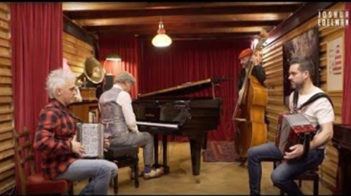 TRADITIONS & TRADIZIOAK