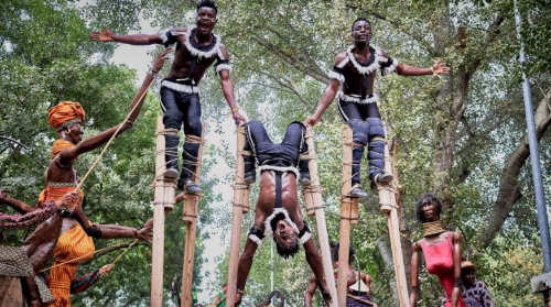 Teatro de Calle: ÉCHASSIERS DU TOGO
