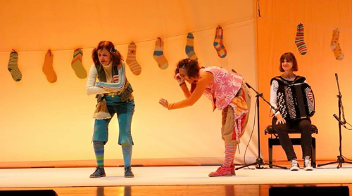 Ehunzango baten ipuinak: batzuk zeharrez doaz, besteak aldrebes