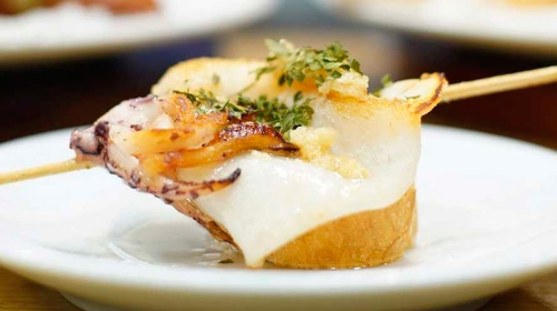 La txalupa y los calamares en tempura